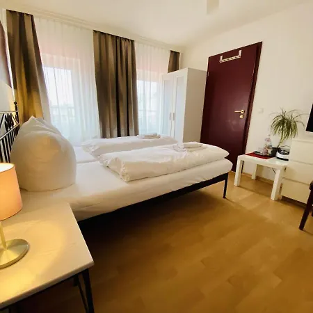 Doppelzimmer Bar, Direkt Am Alten Strom Holiday home Rostock